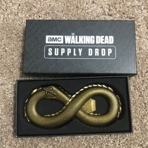 The Walking Dead alpha belt buckle - bottle opener - collectors item - TWD